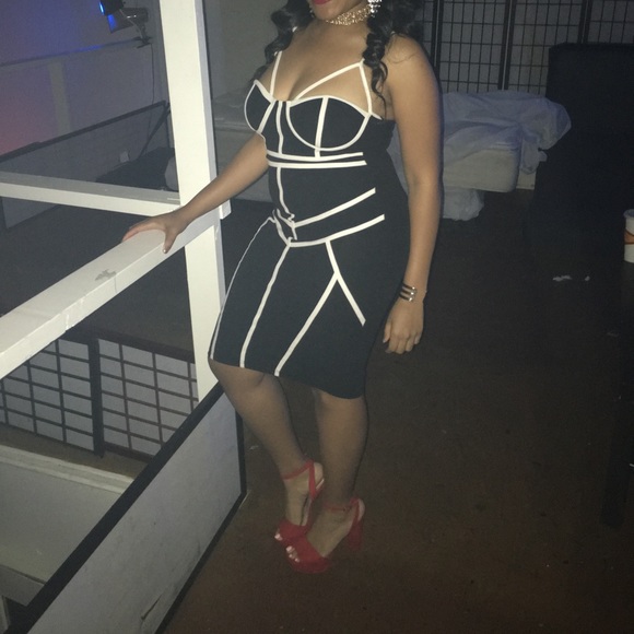 Black & white fancy dress - Picture 3 of 3